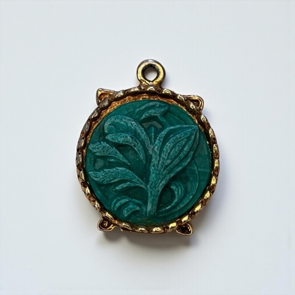 Vintage Asian Double Happiness Medallion Pendant – Gold & Jade Green Detail